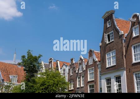 Amsterdam, pays-Bas - 23 juin 2022 : le Begijnhof est l'une des plus anciennes hofjes (cour) d'Amsterdam Banque D'Images
