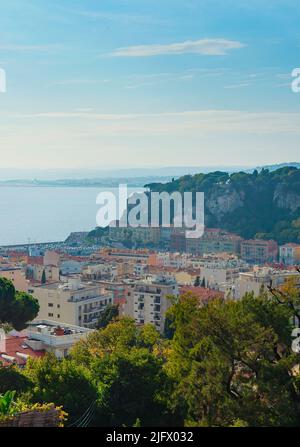 Sanremo paysage urbain aérien, station balnéaire méditerranéenne au soleil, Italie Banque D'Images