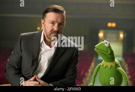 GERVAIS,KERMIT, MUPPETS MOST WANTED, 2014 Banque D'Images