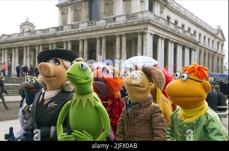 GONZO, Miss Piggy, Kermit la grenouille, Walter, scooter, MUPPETS Most Wanted, 2014 Banque D'Images