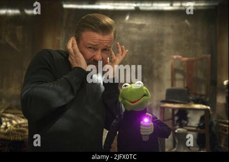 RICKY GERVAIS, Kermit, les Muppets Most Wanted, 2014 Banque D'Images