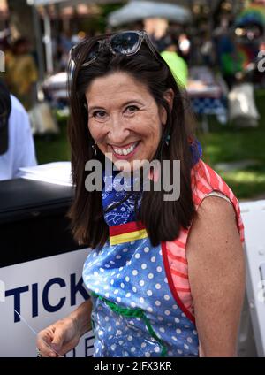 Teresa léger Fernandez, membre de la Chambre des représentants des États-Unis, représentant le district du Congrès du Nouveau-Mexique en 3rd, lors d'un événement du 4 juillet Banque D'Images