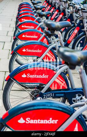 Londres voitures cycle. Londres, Angleterre, Royaume-Uni Banque D'Images