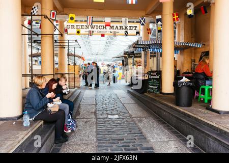 Entrée en colonnes du marché de Greenwich, marché couvert de Greenwich, dans le sud de Londres, spécialisé dans les antiquités, les arts et l'artisanat. Greenwich, Grand rond Banque D'Images