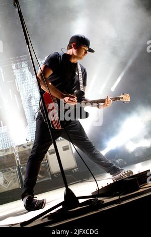 Tom DeLonge de Blink 182 se produit à l'arène Motorpoint de Cardiff, au pays de Galles. 10 juillet 2012 Banque D'Images