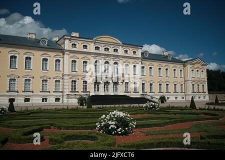 Riga, Riga, Lettonie. 5th juillet 2022. Le Palais RundÄle est l'un des deux grands palais baroques construits pour les Ducs de Courland dans ce qui est maintenant la Lettonie. (Image de crédit : © Uygar Ozel/ZUMA Press Wire) Banque D'Images