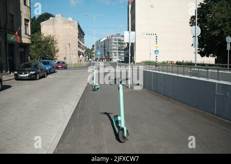 Riga, Riga, Lettonie. 5th juillet 2022. Scooters électriques dans les rues de Riga, Lettonie. (Image de crédit : © Uygar Ozel/ZUMA Press Wire) Banque D'Images