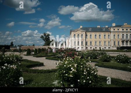 Riga, Riga, Lettonie. 5th juillet 2022. Le Palais RundÄle est l'un des deux grands palais baroques construits pour les Ducs de Courland dans ce qui est maintenant la Lettonie. (Image de crédit : © Uygar Ozel/ZUMA Press Wire) Banque D'Images