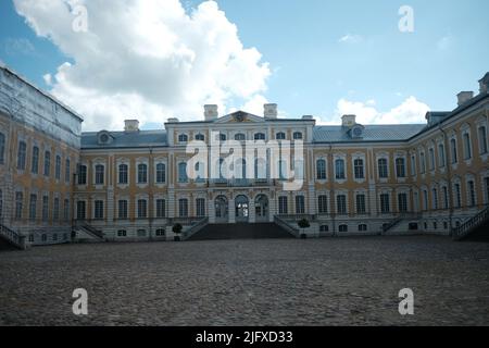 Riga, Riga, Lettonie. 5th juillet 2022. Le Palais RundÄle est l'un des deux grands palais baroques construits pour les Ducs de Courland dans ce qui est maintenant la Lettonie. (Image de crédit : © Uygar Ozel/ZUMA Press Wire) Banque D'Images