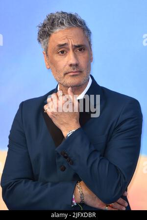 5 juillet 2022. Londres, Royaume-Uni. Taika Waititi arrivant au Royaume-Uni Gala screening de Thor: Love and Thunder, Leicester Square, Londres. Crédit : Doug Peters/EMPICS/Alamy Live News Banque D'Images