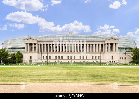 Soldier Field abrite les Chicago Bears et appartient au Chicago Park District. Le stade peut accueillir 61 500 personnes pour des sports, des concerts et d'autres. Banque D'Images