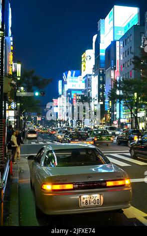 Quartier de Ginza de renommée mondiale au crépuscule, Tokyo JP Banque D'Images