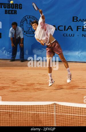 Bucarest, Roumanie, 1994. Le joueur de tennis croate Goran Ivanišević pendant la finale du Tour ATP. Banque D'Images