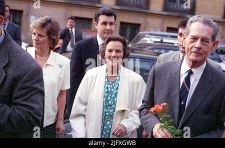 La famille royale roumaine à Los Angeles, CA, Etats-Unis, janvier 1988 : la reine Anne, le roi Michael I, la princesse Margareta et le prince Radu. Banque D'Images