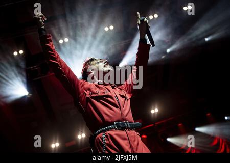 BRIGHTON, ANGLETERRE: L'artiste Yungblud (Dominic Richard Harrison) se produit sur scène au Brighton Dome lors de la soirée d'ouverture de sa tournée britannique Life on Mars. Avec: Yungblud où: Brighton, Royaume-Uni quand: 27 sept 2021 crédit: Neil Lupin/WENN Banque D'Images