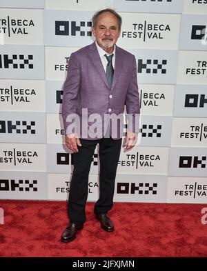 NEW YORK, NY, USA - 16 JUIN 2022 : Paul Guilfinille participe à la création du Tribeca Festival de 'The Good House' au BMCC Tribeca Performing Arts Centre. Banque D'Images