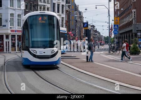 Amsterdam, pays-Bas - 21 juin 2022 : tramway GVB sur Muntplein Banque D'Images