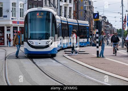 Amsterdam, pays-Bas - 21 juin 2022 : tramway GVB sur Muntplein Banque D'Images