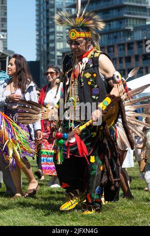 Toronto, ON, Canada - 18 juin 2022 : danseuse pendant la Journée nationale des Autochtones et le Festival des arts autochtones. Le festival célèbre Indigenous et moi Banque D'Images