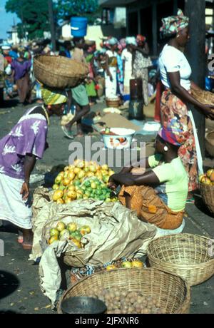 Marché à Freetown, Sierra Leone, Afrique de l'Ouest, 1978 Banque D'Images