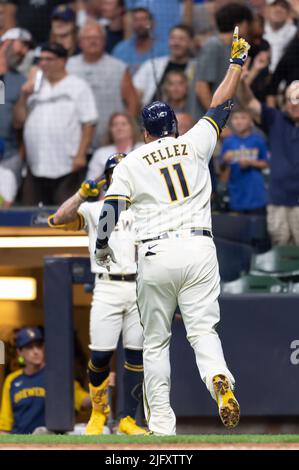 Milwaukee, WI, États-Unis. 5th juillet 2022. Le premier joueur de base de Milwaukee Brewers, rowdy Tellez #11, célèbre ses deux-run à domicile pendant le match de MLB entre les Chicago Cubs et les Milwaukee Brewers at American Family Field à Milwaukee, WISCONSIN. Kirsten Schmitt/CSM/Alay Live News Banque D'Images