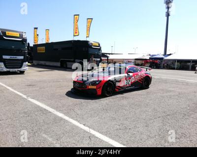 Misano Adriatico, Rimini, Italie. 5th juillet 2022. Misano Adriatico, Rimini, Italie - 02 juillet 2022 :Voir dans le paddock la voiture de course numéro 3 Audi de Team Speedcar . Sur 1 juillet, 2 et 3 juillet, l'un des événements automobiles les plus prestigieux sur la scène internationale a eu lieu au Misano World circuit. Les marques de sports automobiles les plus importantes au monde, d'Audi à Bentley, de Ferrari à Lamborghini en passant par BMW et Aston Martin, ont participé au circuit international Misano. L'événement sportif est ''Fanatec GT World Challenge. (Credit image: © Pasquale Senatore/Pacific Press via ZUMA Press Wire) Banque D'Images