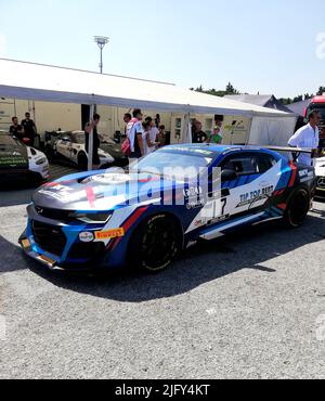 Misano Adriatico, Rimini, Italie. 5th juillet 2022. Misano Adriatico, Rimini, Italie - 02 juillet 2022 : vue dans le paddock de la voiture de course Chevrolet 18 de l'équipe V8. Sur 1 juillet, 2 et 3 juillet, l'un des événements automobiles les plus prestigieux sur la scène internationale a eu lieu au Misano World circuit. Les marques de sports automobiles les plus importantes au monde, d'Audi à Bentley, de Ferrari à Lamborghini en passant par BMW et Aston Martin, ont participé au circuit international Misano. L'événement sportif est ''Fanatec GT World Challenge. (Credit image: © Pasquale Senatore/Pacific Press via ZUMA Press Wire) Banque D'Images