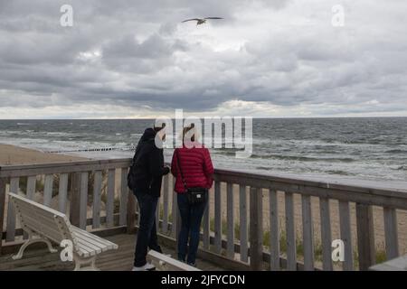 Wroclaw, Wroclaw, Pologne. 6th juillet 2022. Comme chaque année, de nombreux touristes commencent la saison des fêtes au bord de la mer polonaise. Cette année, les Polonais en particulier ont décidé de rester dans le pays. En photo: Dziwnow (Credit image: © Krzysztof Zatycki/ZUMA Press Wire) Banque D'Images