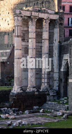 Rome, Italie, mars 2022. Le Forum d'Auguste a été construit à la fois pour abriter un temple en hommage à Mars, et pour fournir un autre espace pour les procédures judiciaires. Banque D'Images