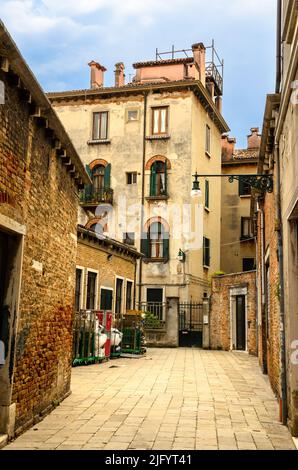 Rue Sestiere Castello - Venise, Italie Banque D'Images