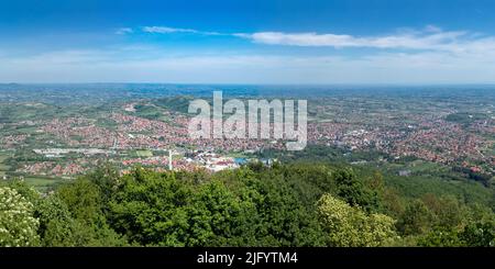 Vue panoramique sur Arandjelovac, Sumadija, ville du centre de la Serbie Banque D'Images