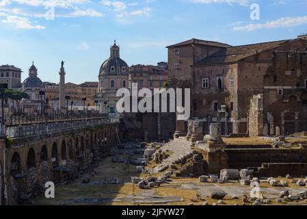 Les marchés de Trajan près de la via dei Fori Imperiali, la grande route qui relie la Piazza Venezia au Colisée Banque D'Images