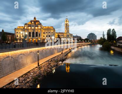 Bâtiments historiques à Oradea, Roumanie, Europe Banque D'Images