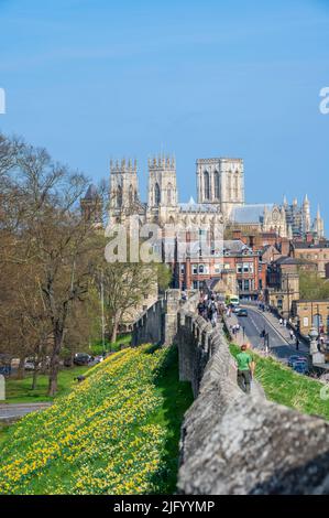 York Minster, Lendal Bridge et City Walls au printemps, York, North Yorkshire, Angleterre, Royaume-Uni, Europe Banque D'Images