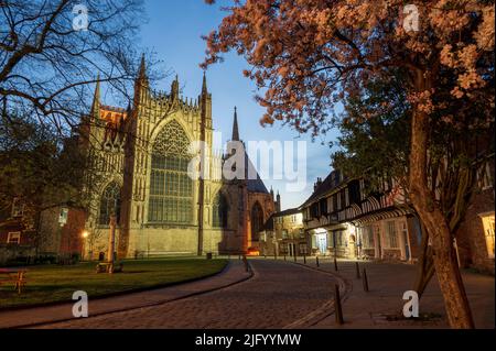 College Street avec York Minster la nuit, City of York, Yorkshire, Angleterre, Royaume-Uni, Europe Banque D'Images