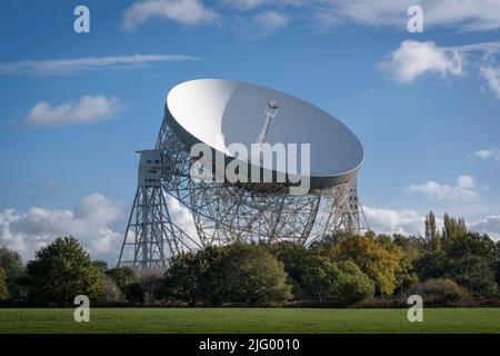 The Lovell radio Telescope, Jodrell Bank, près de Goostrey, Cheshire, Angleterre, Royaume-Uni, Europe Banque D'Images