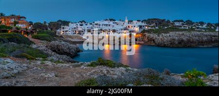 Vue sur Binibeca Vell au crépuscule, Binibeca Vell, Minorque, Iles Baléares, Espagne, Méditerranée, Europe Banque D'Images