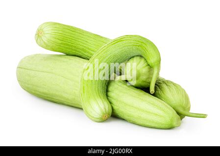 Une délicatesse inhabituelle et rare - un concombre arménien ou un melon de serpent isolé avec un chemin de coupure sur un fond blanc. Groupe de CRC frais et délicieux Banque D'Images