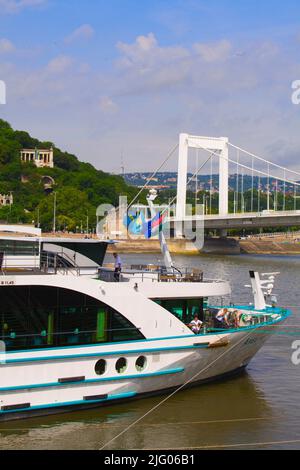 Hongrie, Budapest, Danube, pont Elisabeth, bateau de croisière, Banque D'Images