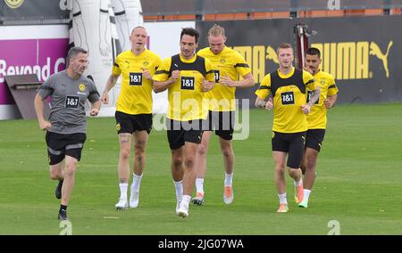 Ville de Dortmund, Allemagne. 06th juillet 2022. Firo : 6 juillet 2022, football, 1st Bundesliga, saison 2022/2023, BVB, Borussia Dortmund, entraînement, échauffement avec Marius WOLF, Mats HUMMELS, Marco REUS/dpa/Alamy Live News Banque D'Images