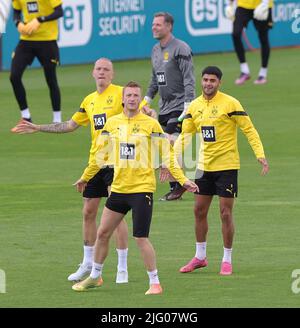 Ville de Dortmund, Allemagne. 06th juillet 2022. Firo : 6 juillet 2022, football, 1st Bundesliga, saison 2022/2023, BVB, Borussia Dortmund, entraînement, échauffement avec Marius WOLF, Marco REUS et DAHOUD/dpa/Alamy Live News Banque D'Images