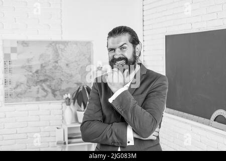 brutal non shaven guy professeur d'université dans la classe, l'éducation Banque D'Images