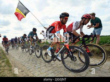 L'Italien Damiano Caruso de Bahreïn vainqueur en action lors de la cinquième étape de la course cycliste Tour de France, une course de 155 km de Lille Metropole à Arenberg porte du Hainaut, France, le mercredi 06 juillet 2022. Le Tour de France de cette année a lieu du 01 au 24 juillet 2022. BELGA PHOTO DAVID STOCKMAN - SORTIE ROYAUME-UNI Banque D'Images