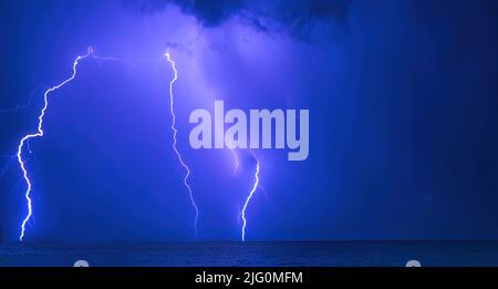 Nuit foudre tempête sur le golfe du Mexique à Venise Floride Etats-Unis Banque D'Images