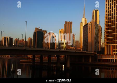 Canal de Dubaï, Spiegelung, Dubaï Sklyline, Dubaï, Wolkenkratzer, , Moderne Architektur, Atemberaubend, Aussicht, moderne Kunst dans der Business Bay Banque D'Images