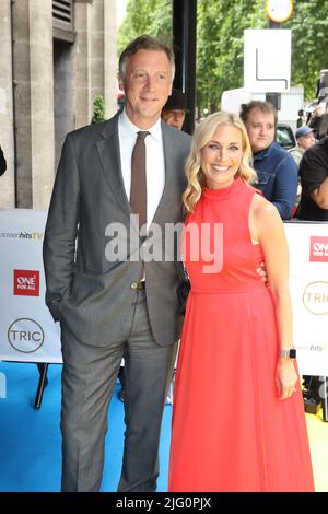 Tom Newton Dunn et Sarah Hewson, TRIC Awards, Grosvenor House, Londres, Royaume-Uni, 06 juillet 2022, photo de Richard Goldschmidt Banque D'Images