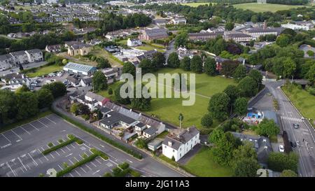 Images aériennes de drone de Blarney village Ireland Banque D'Images