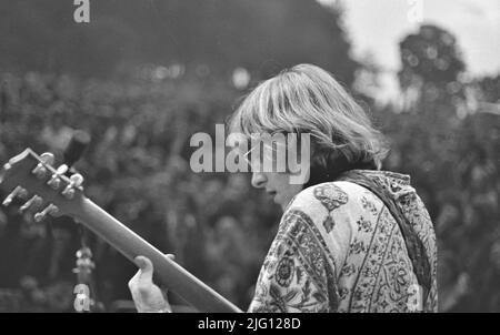 AVION JEFFERSON au Bath Festival, Angleterre, le 1970 juin, quand la pluie torrentielle a causé l'abandon du concert. Banque D'Images