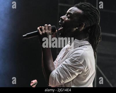 Teatro Romano, Vérone, Italie, 04 juillet 2022, Eric Burton pendant Black Pumas - festival de rumeurs - - concert de musique Banque D'Images