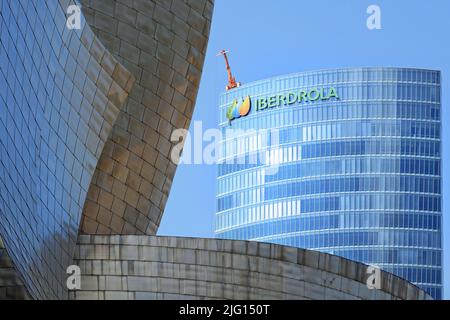 La tour Iberdrola est un gratte-ciel de 165 mètres de haut situé à Bilbao, Espagne - août 2018 Banque D'Images